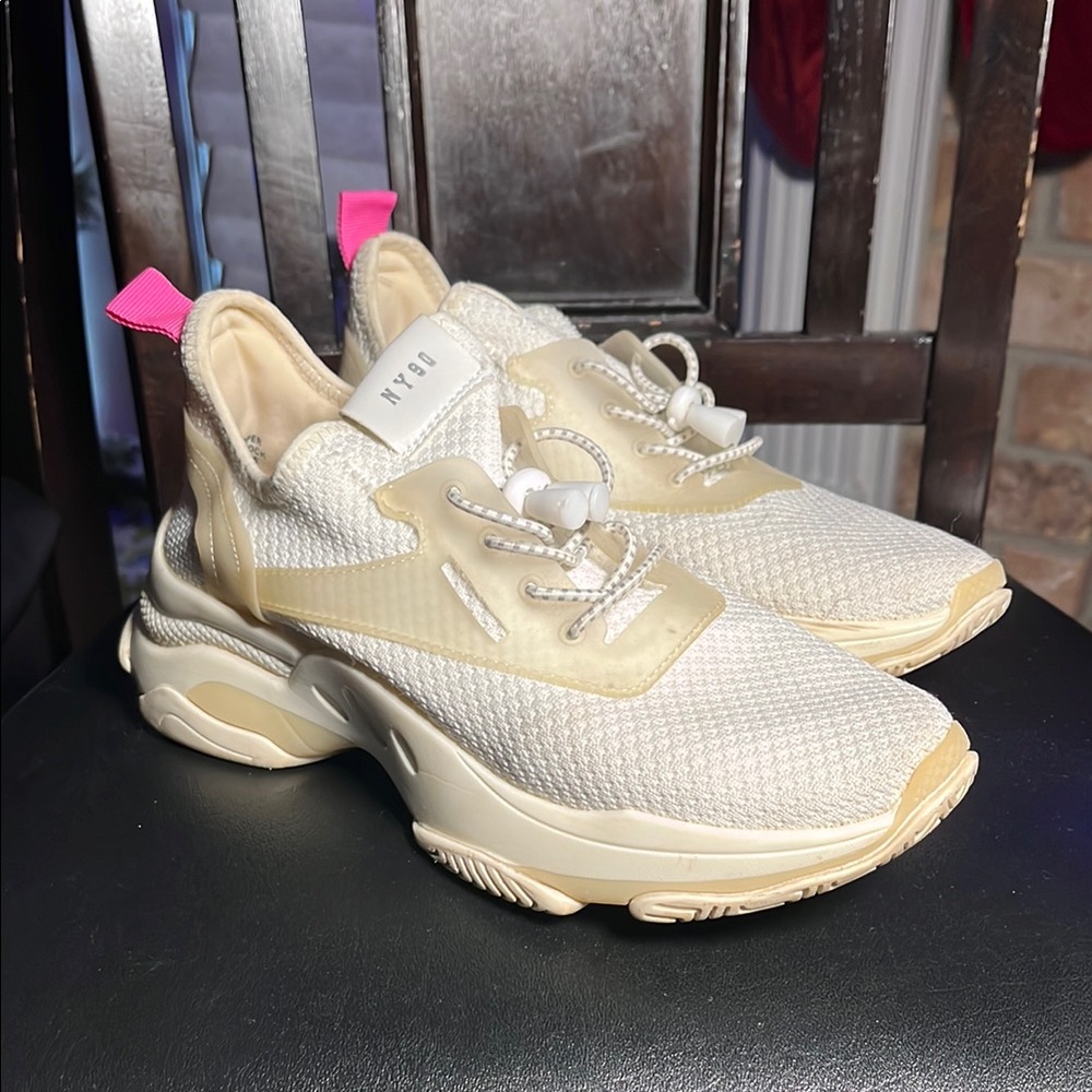 Steve Madden Women's White and Beige Sneakers